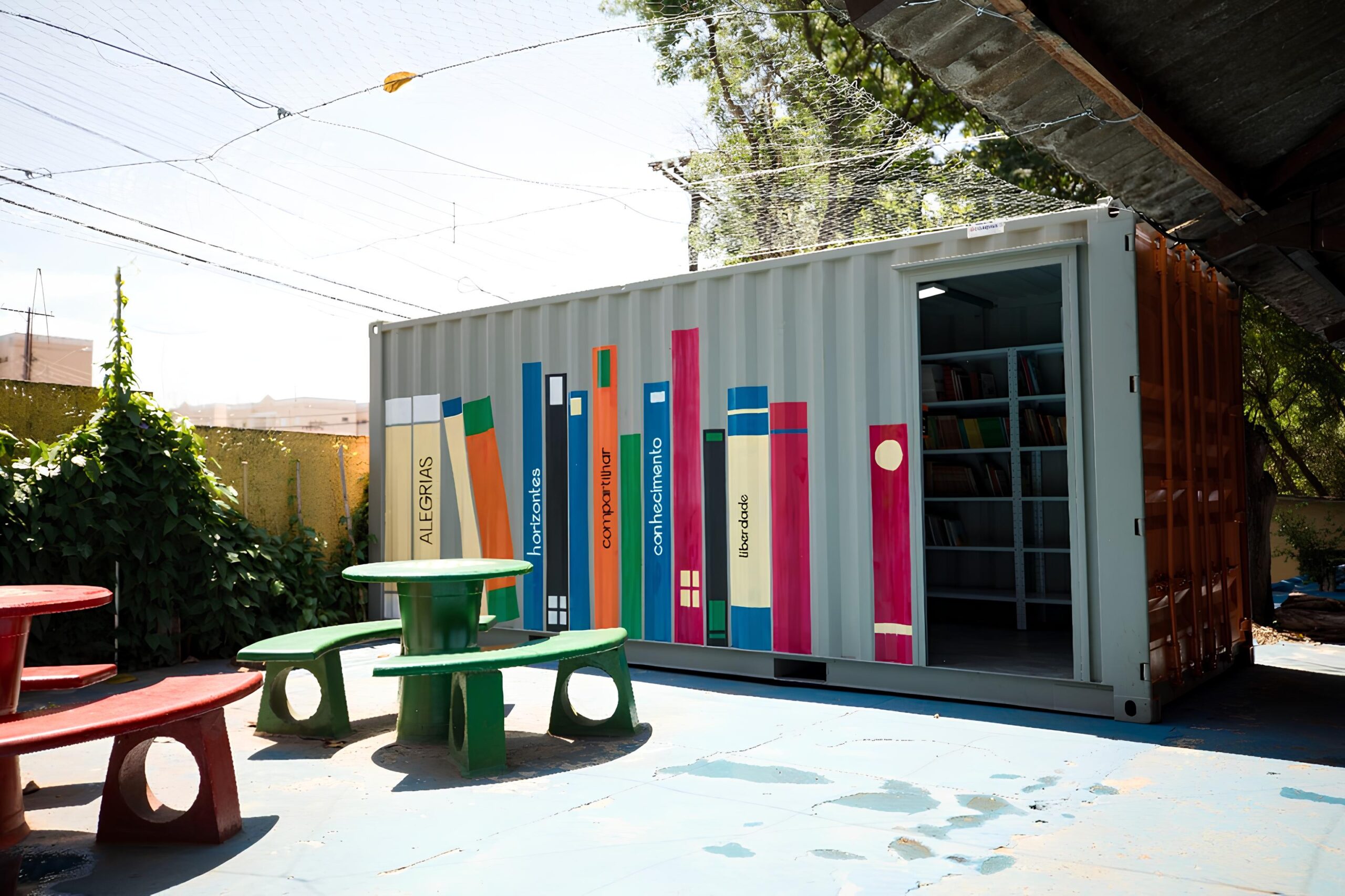 Cubotecas na Educação: Como Containers de Livros Podem Revolucionar a Leitura no Brasil? 1 Cubotecas na Educa o Como Containers de Livros Podem Revolucionar a Leitura no Brasil scaled