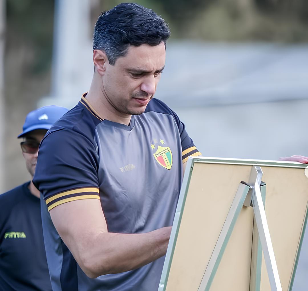 O Duelo Decisivo no Majestoso Como Bernardo Franco Quer Conquistar a Ponte Preta e Levar o Brusque S rie B