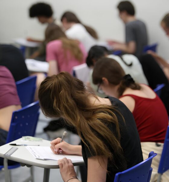 O Segredo Proibido dos Topos do Vestibular Como a Intelig ncia Artificial Est Silenciosamente Revolucionando os Estudos e Por Que 90 dos Estudantes Est o Usando Errado