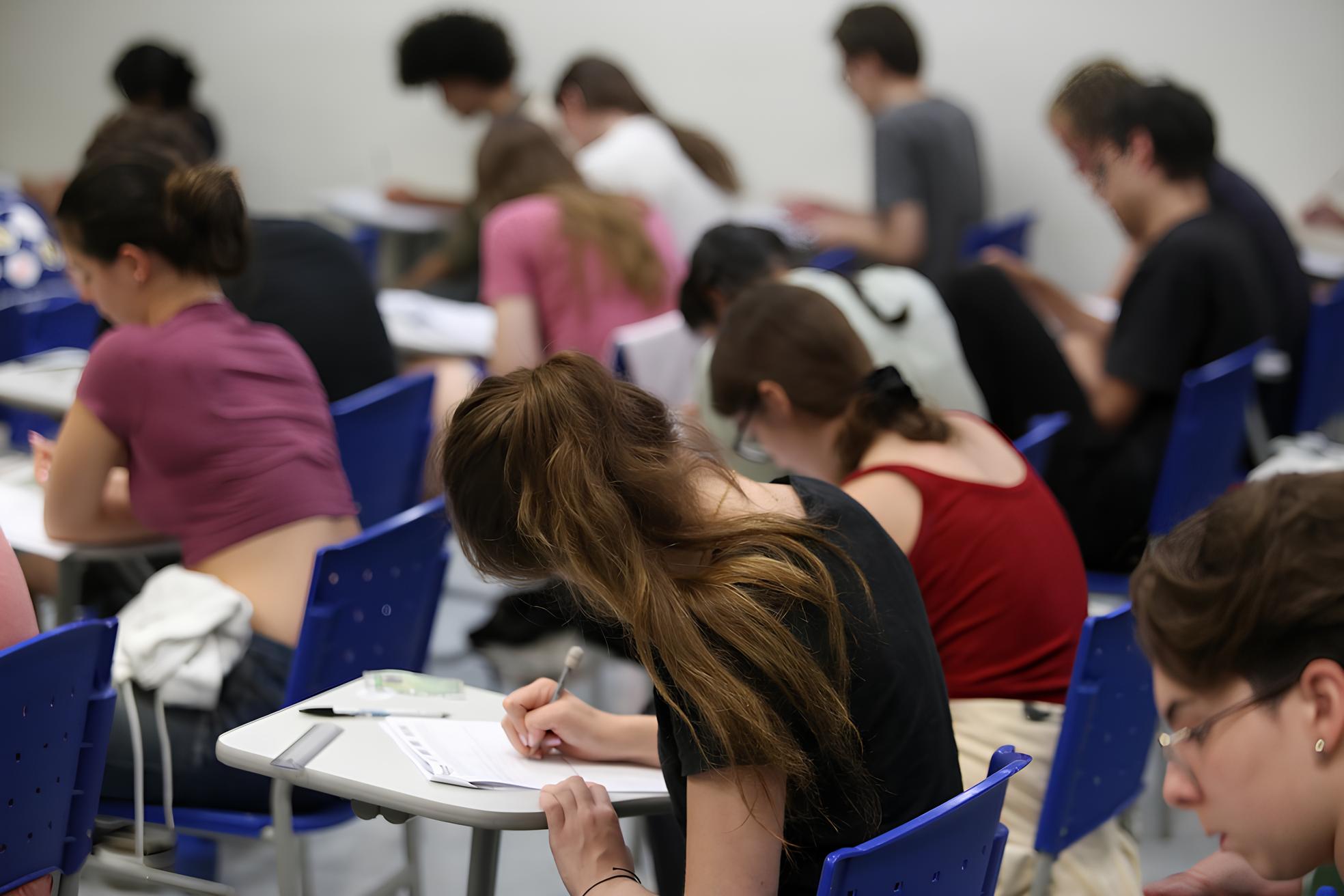 O Segredo Proibido dos Topos do Vestibular Como a Intelig ncia Artificial Est Silenciosamente Revolucionando os Estudos e Por Que 90 dos Estudantes Est o Usando Errado